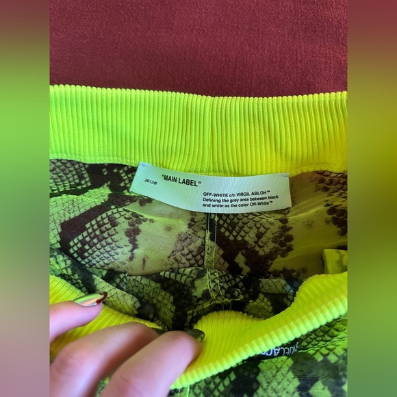 Off-White c/o Virgil Abloh Runway Ready to wear Neon Snakeprint Mesh Joggers - Picture 10 of 16